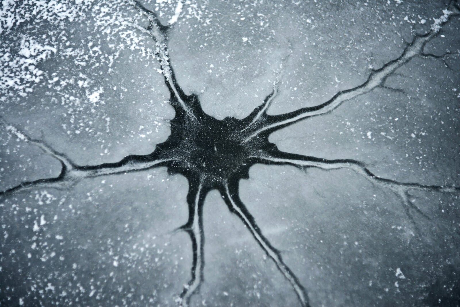 Multiple Sclerosis Symptoms: Early Signs, Invisible Challenges & Daily Changes